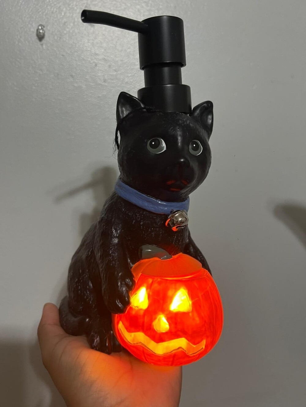 New! Black Cat W/Lighted Pumpkin Soap/Lotion Dispenser Halloween. - Picture 10 of 10